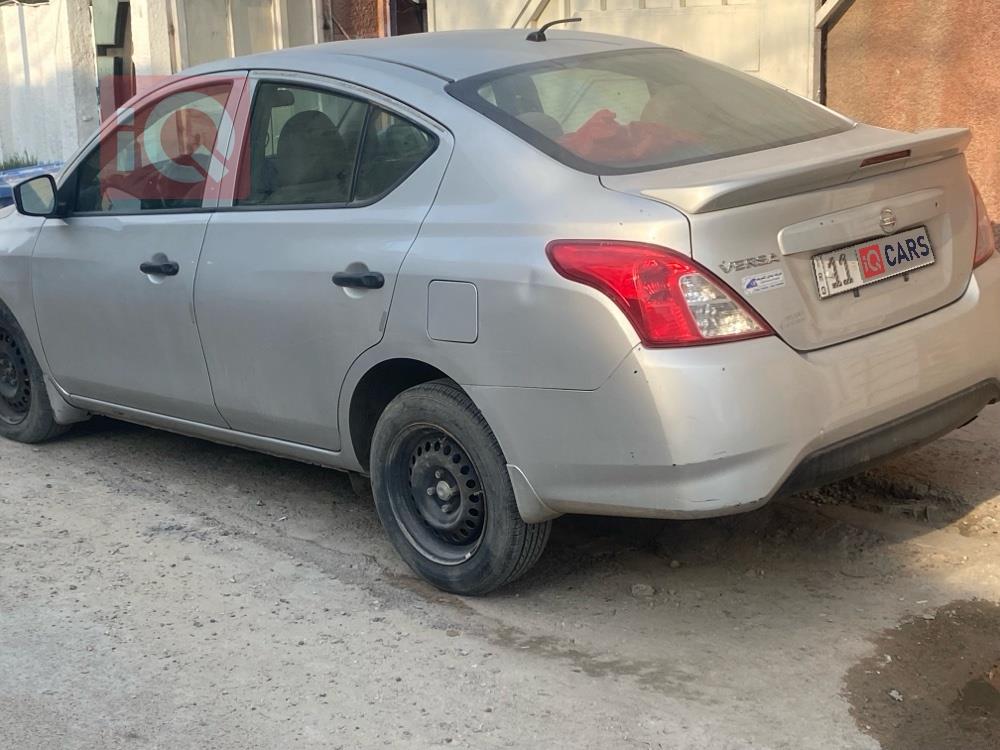 نيسان فيرسا